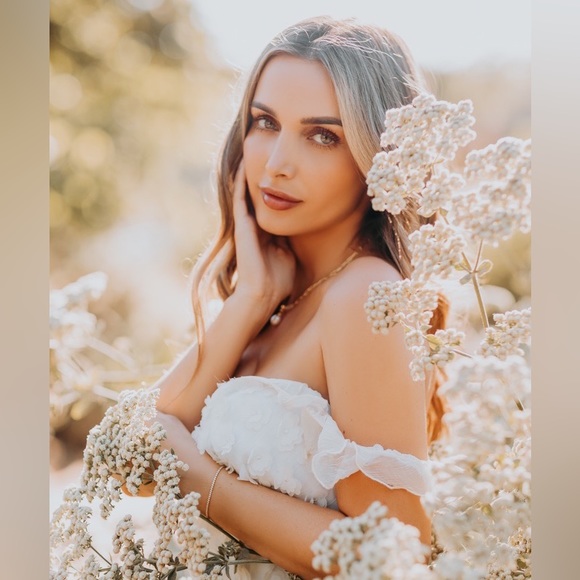 Meet your Posher! 💛 - Picture 6 of 9